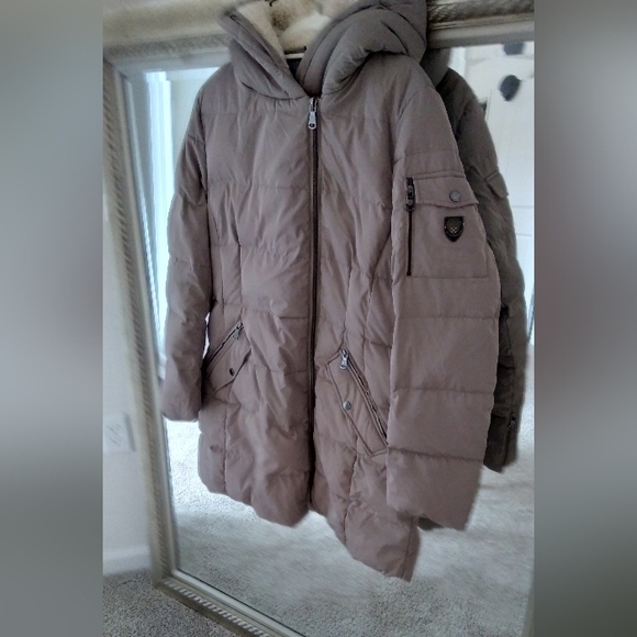 Vince Camuto Beige Puffer Jacket with Hood Attached. - Picture 7 of 10